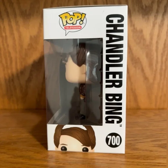 Funko Pop! FRIENDS Chandler Bing 700 - Picture 2 of 5